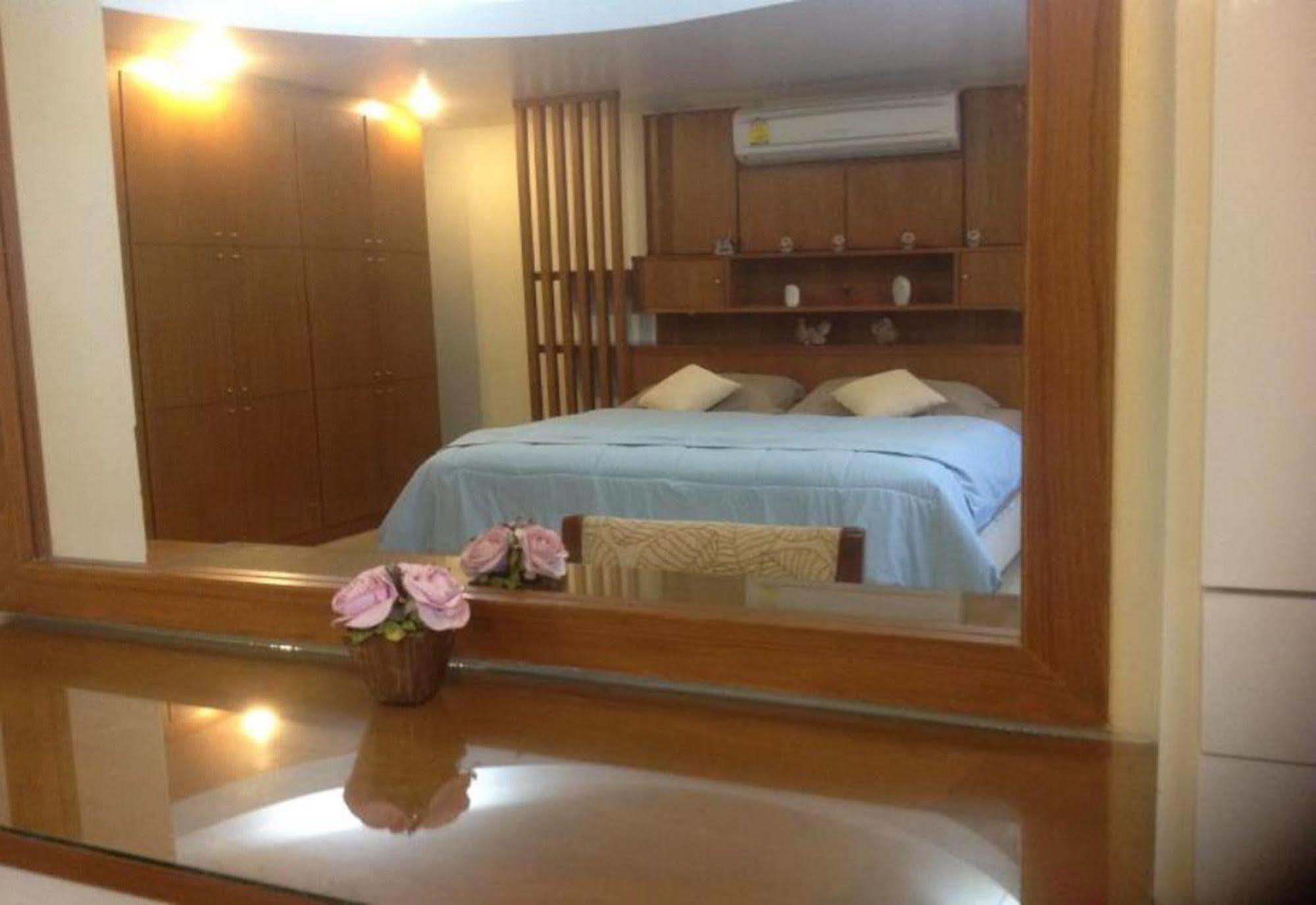 Ruankeaw Homestay Nai Harn Esterno foto